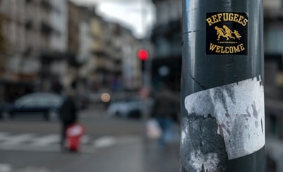 难民欢迎棒的选择性聚焦摄影